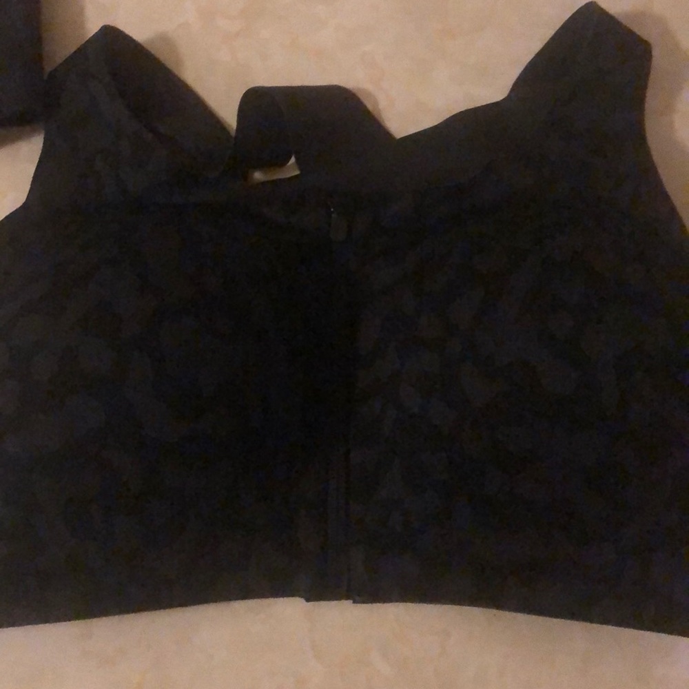 Enlite lululemon front zip black camo 38DD bra